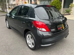 
										Peugeot 207 1.6 Allure completo									