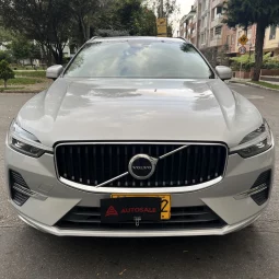 
										Volvo XC60 2.0 B5 AWD Momentum Hibryda completo									