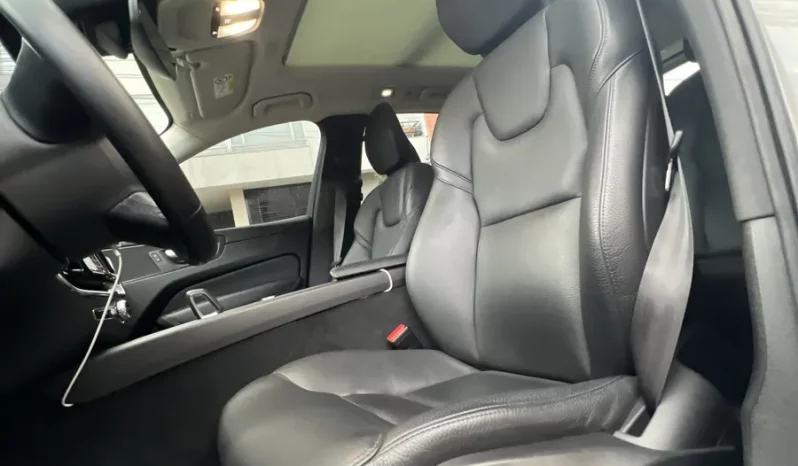 
								Volvo XC60 2.0 B5 AWD Momentum Hibryda completo									