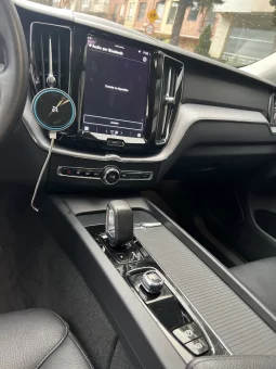 
										Volvo XC60 2.0 B5 AWD Momentum Hibryda completo									