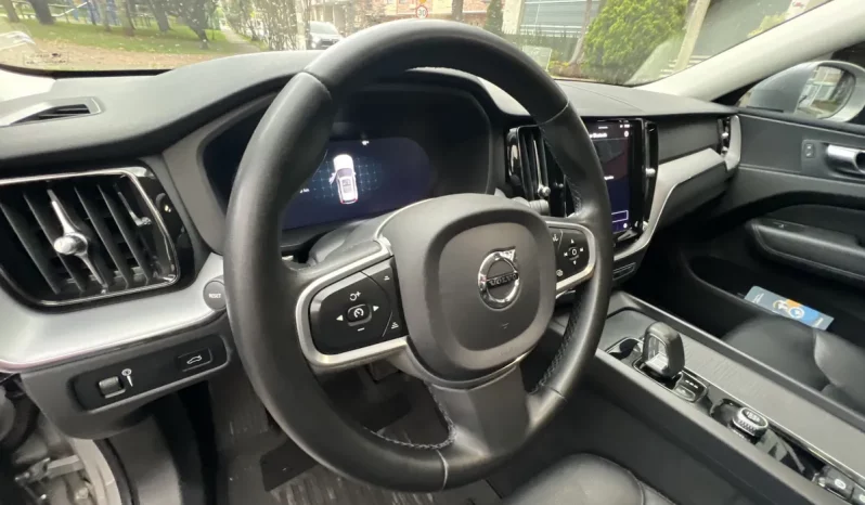 
								Volvo XC60 2.0 B5 AWD Momentum Hibryda completo									