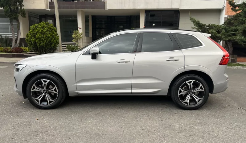 
								Volvo XC60 2.0 B5 AWD Momentum Hibryda completo									