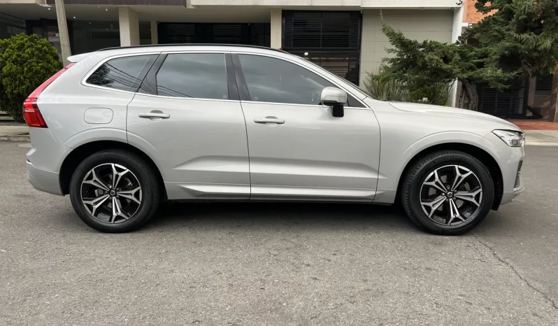 
								Volvo XC60 2.0 B5 AWD Momentum Hibryda completo									