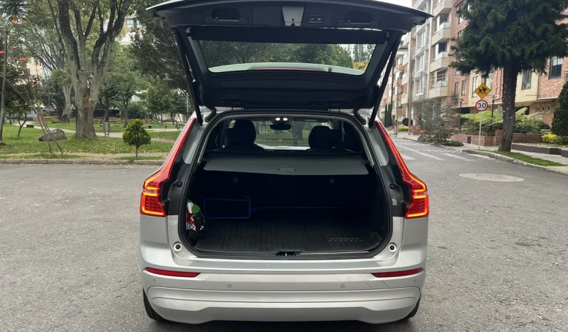 
								Volvo XC60 2.0 B5 AWD Momentum Hibryda completo									