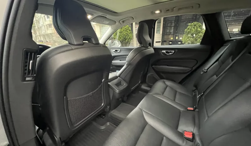 
								Volvo XC60 2.0 B5 AWD Momentum Hibryda completo									