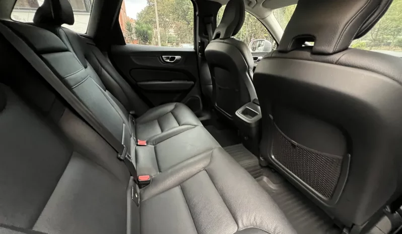 
								Volvo XC60 2.0 B5 AWD Momentum Hibryda completo									